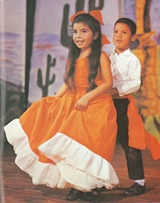 Children dancing to a song from Paso a Paso con los Niños